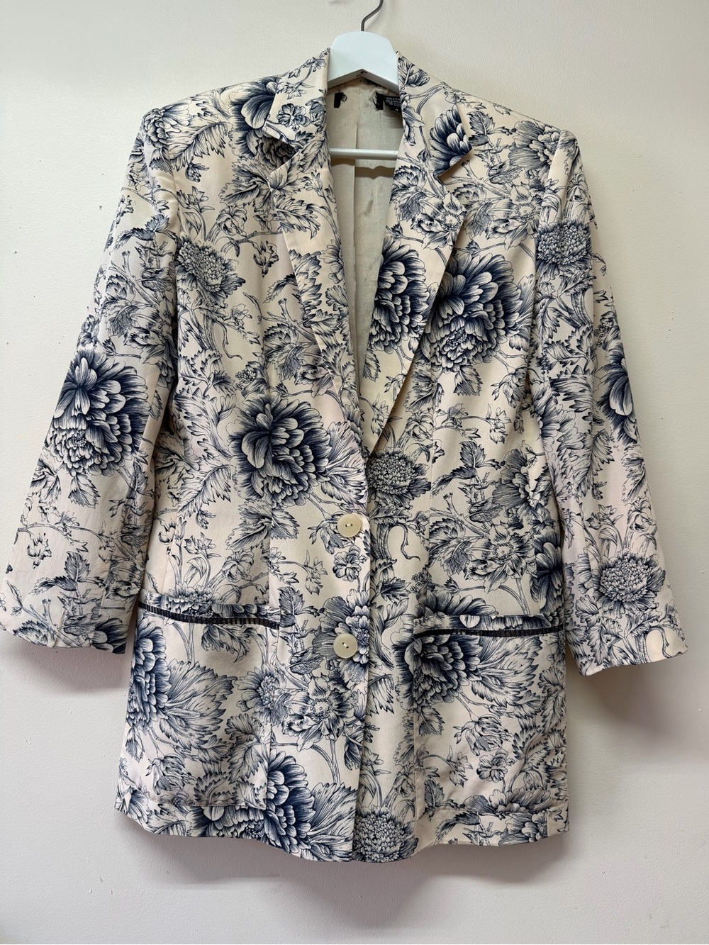 Vintage toile Floral  blazer jacket 100% Silk Sz M